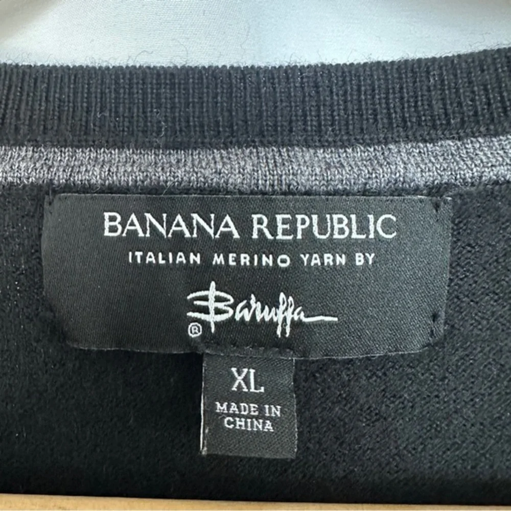Banana Republic Sweater Mens XL‎ Italian Merino Yarn Baruffa V-neck Black